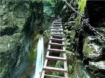 湘西芙蓉镇、红石林（坐龙峡、酉水画廊）高品质汽车2日游