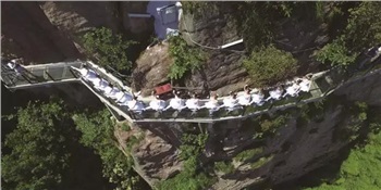岳阳平江石牛寨高空玻璃桥一日游