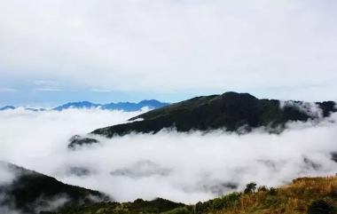 神农顶、神农祭坛、官门山、天生桥、昭君故里汽车三日纯玩游